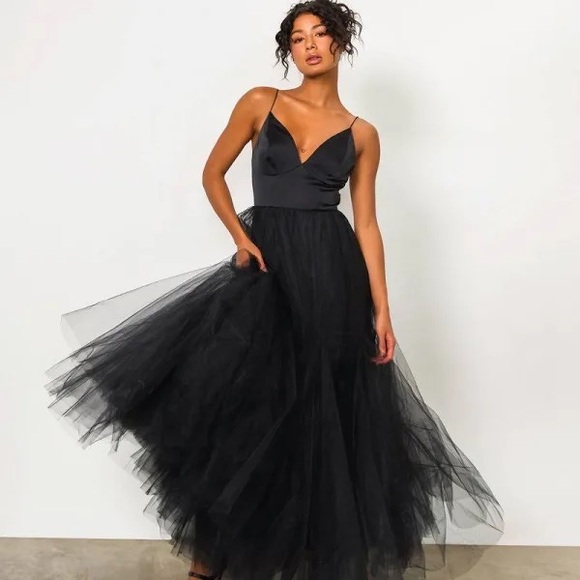 Hutch Dresses & Skirts - NWT Hutch Anthropologie Lucia V-Neck Tulle Maxi Black Dress Size 6